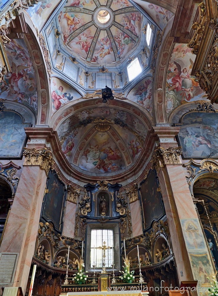 Orta San Giulio (Novara, Italy) - Apse and interior of the tiburium of of the Basilica of San Giulio